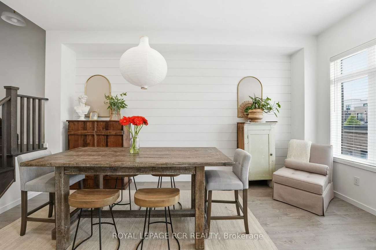 1202, Wellington, Bayview Northeast, Aurora