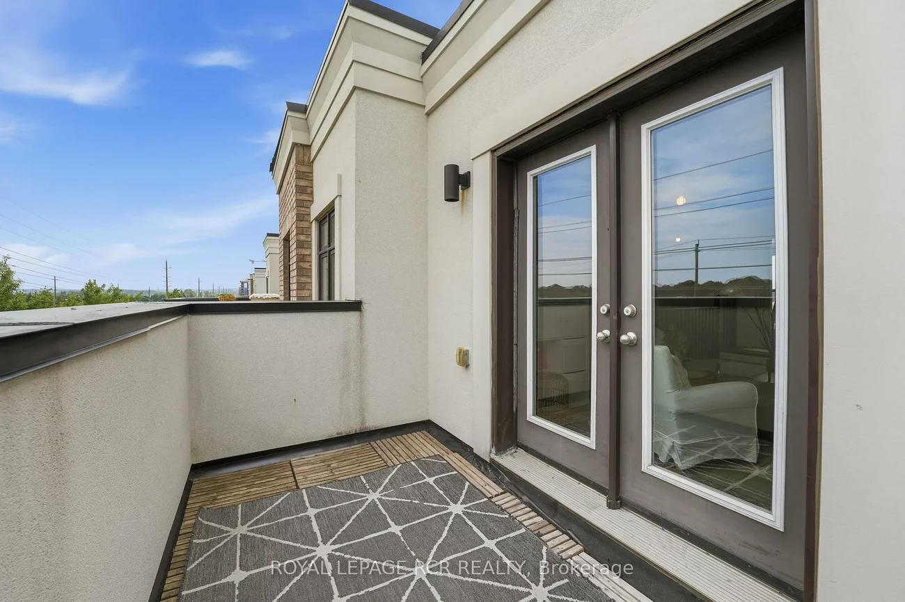 1202, Wellington, Bayview Northeast, Aurora