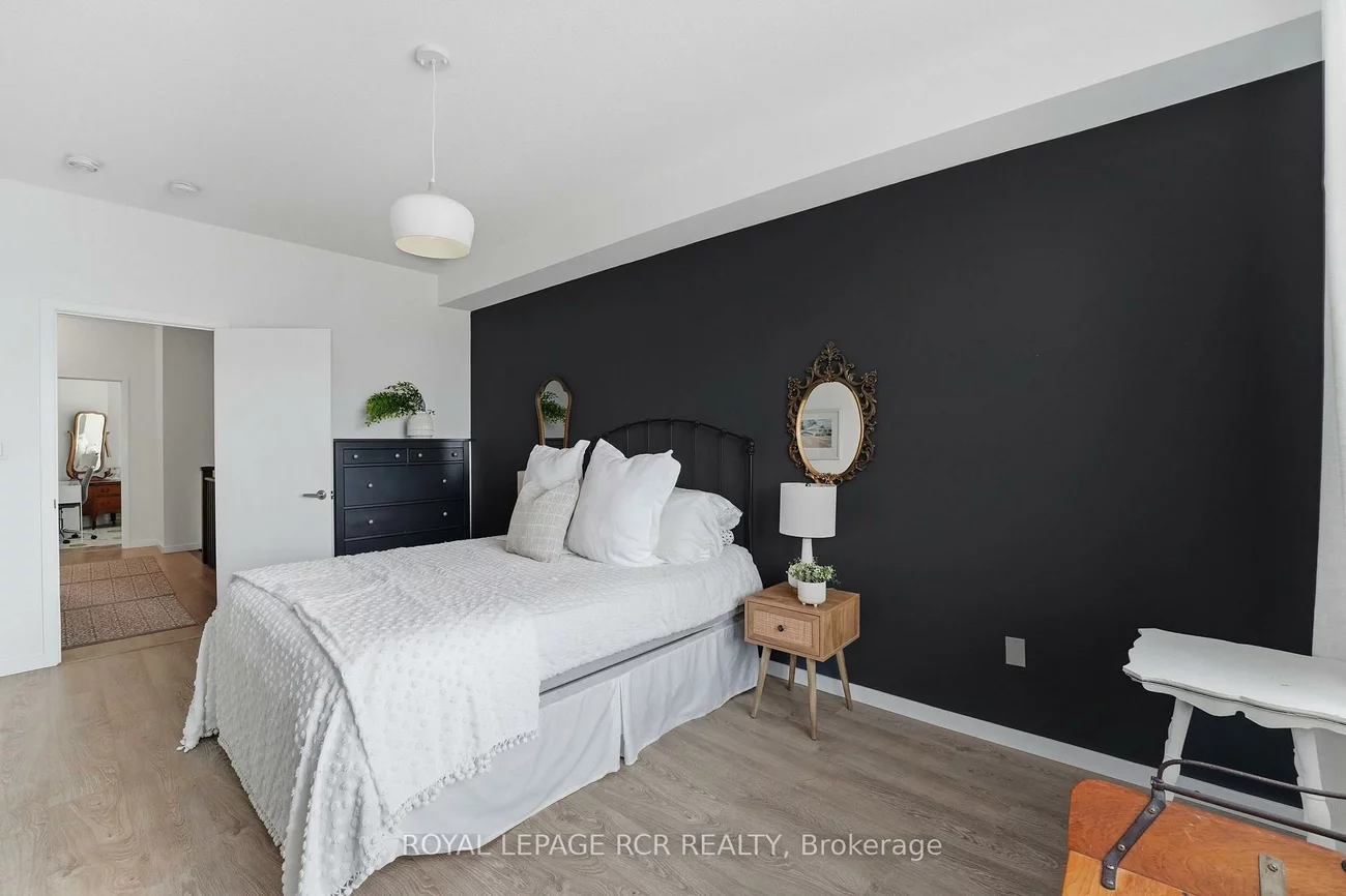 1202, Wellington, Bayview Northeast, Aurora