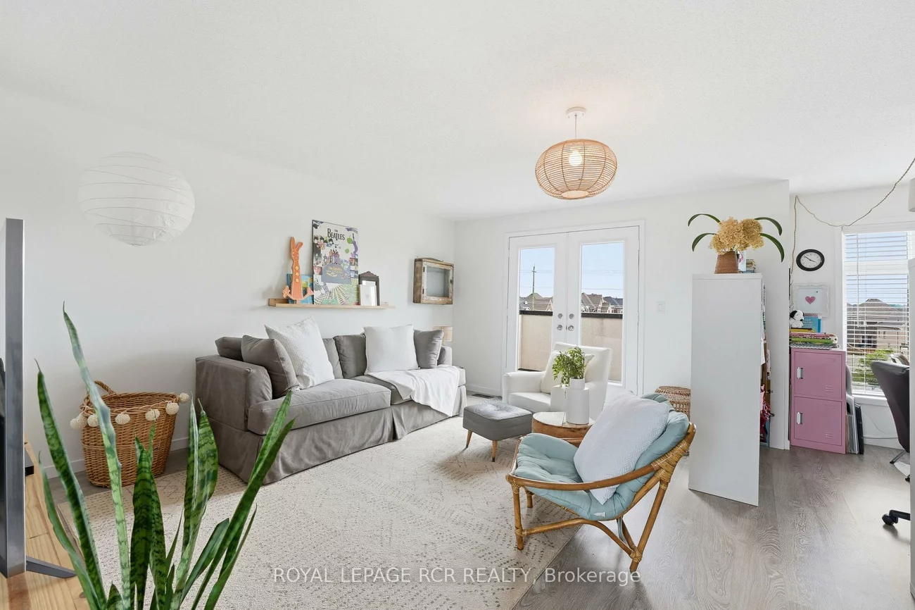 1202, Wellington, Bayview Northeast, Aurora