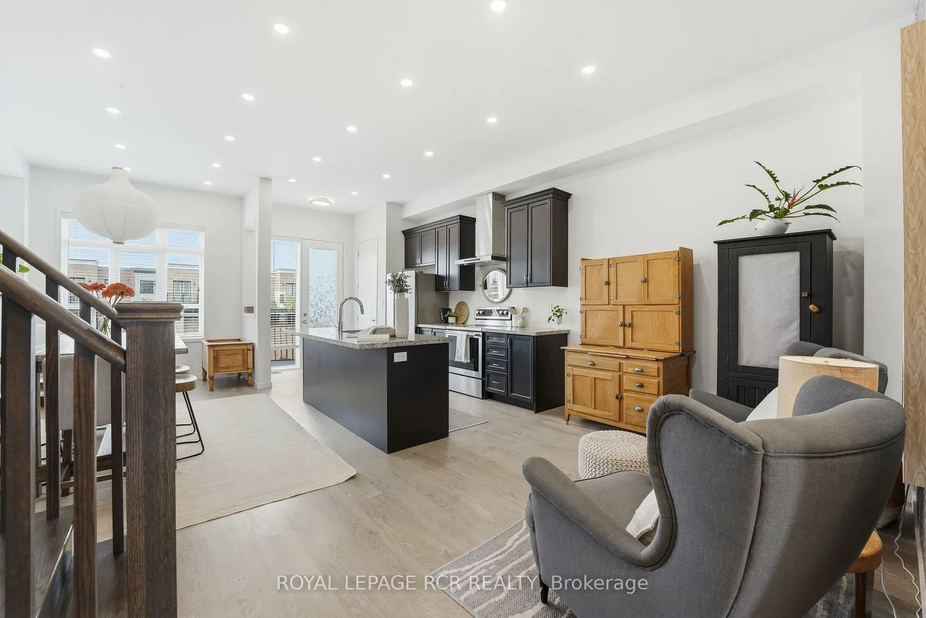 1202, Wellington, Bayview Northeast, Aurora