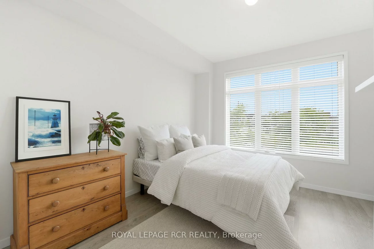 1202, Wellington, Bayview Northeast, Aurora