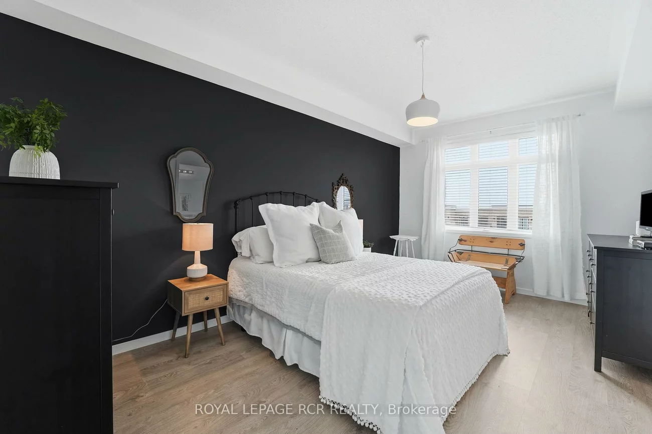 1202, Wellington, Bayview Northeast, Aurora