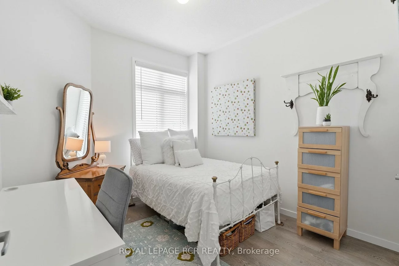 1202, Wellington, Bayview Northeast, Aurora