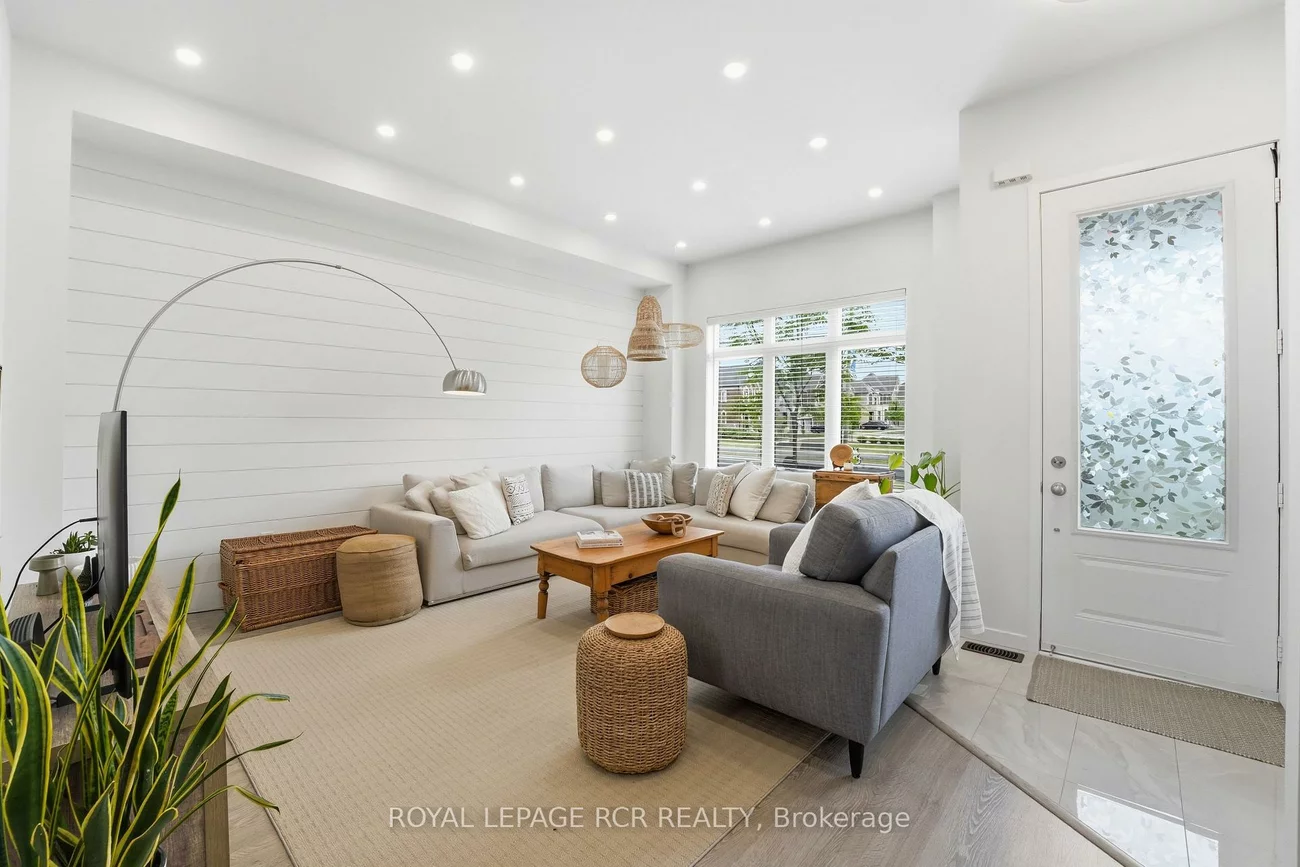 1202, Wellington, Bayview Northeast, Aurora