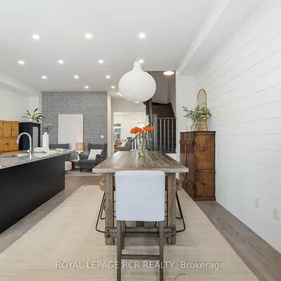 1202, Wellington, Bayview Northeast, Aurora