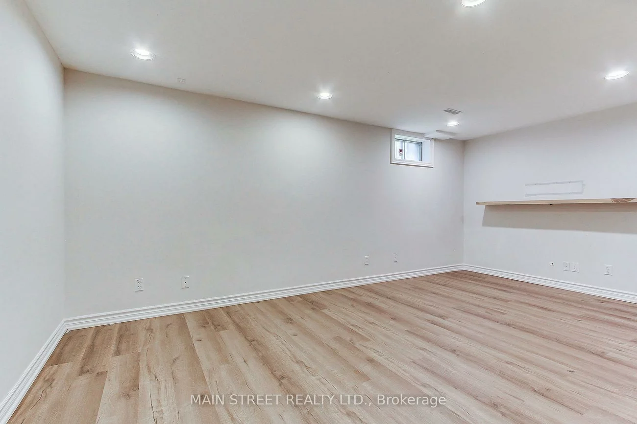 27, Murdock, Aurora Heights, Aurora