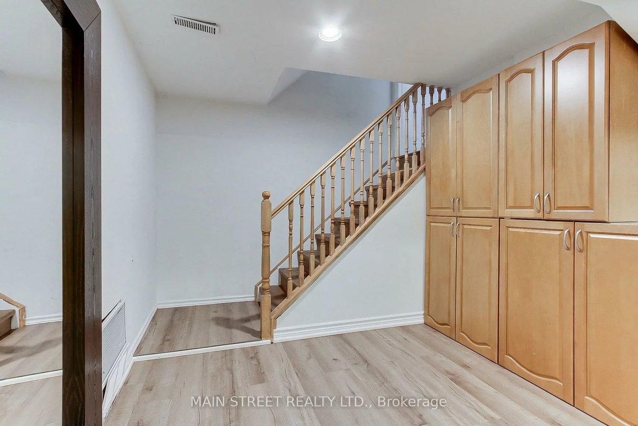 27, Murdock, Aurora Heights, Aurora
