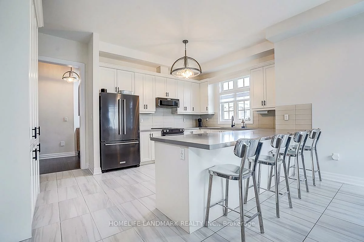 56, Botelho, Bayview Southeast, Aurora