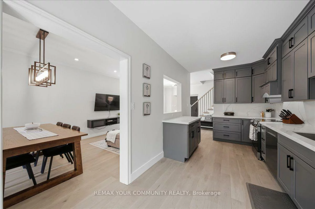 91, Downey, Bayview Wellington, Aurora