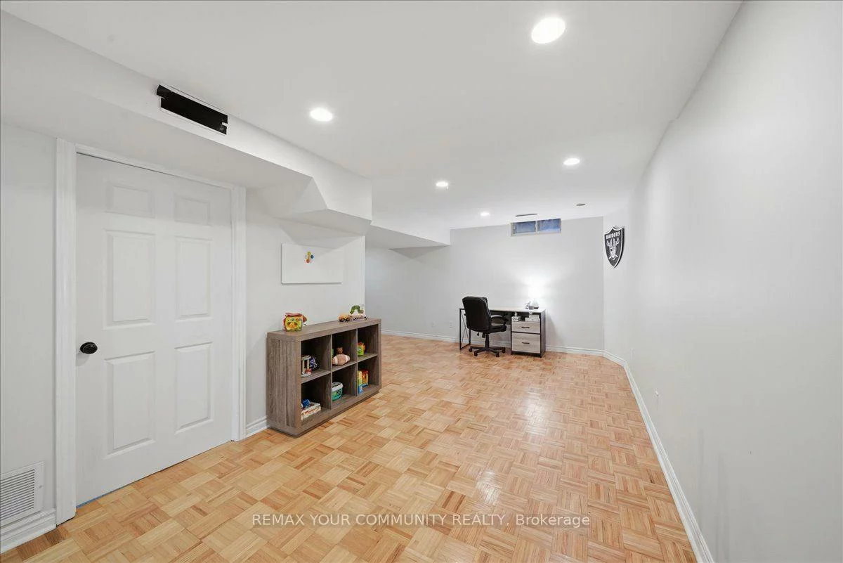 91, Downey, Bayview Wellington, Aurora