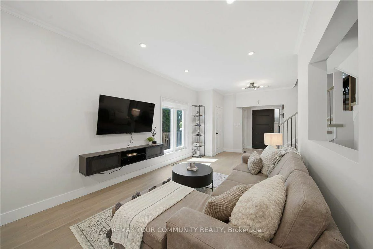 91, Downey, Bayview Wellington, Aurora