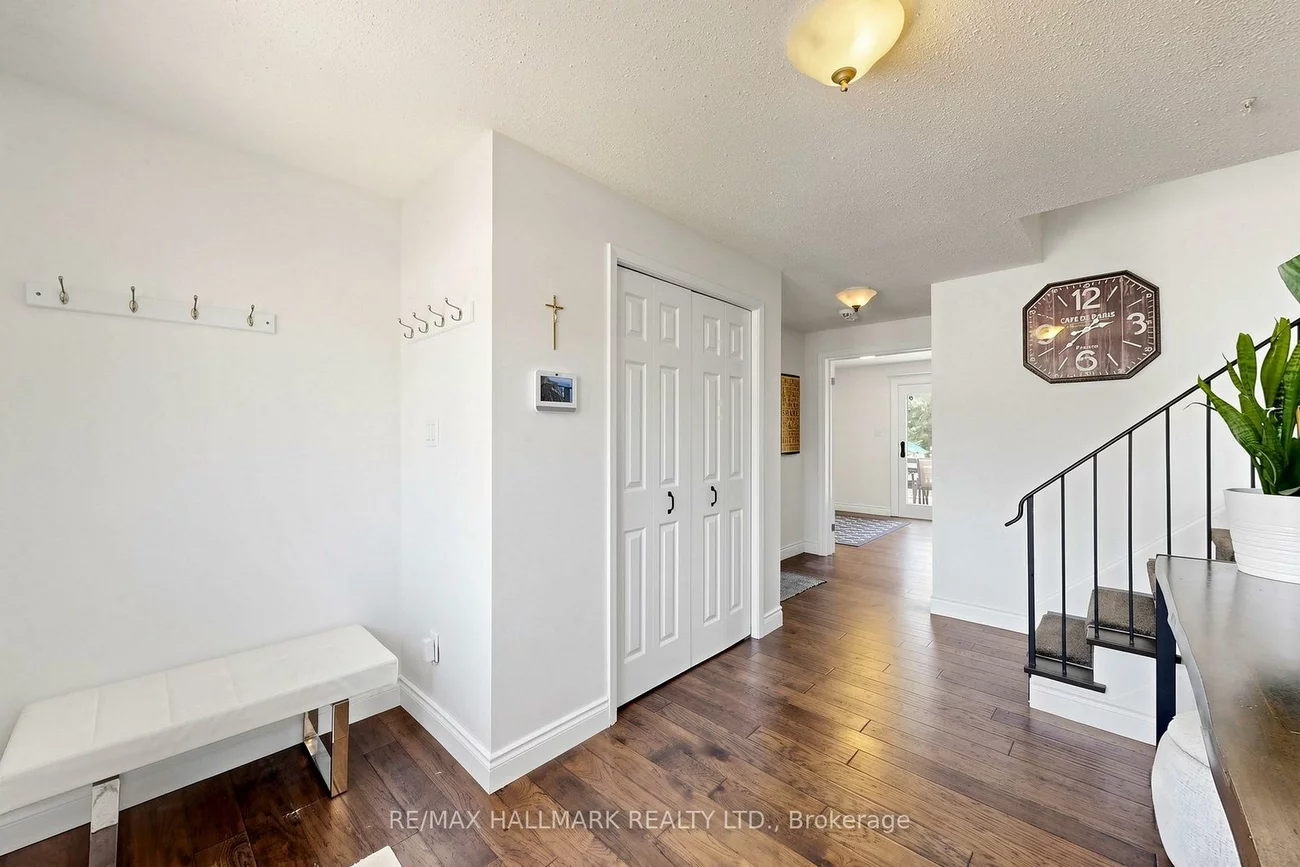 20, Oak, Aurora Village, Aurora