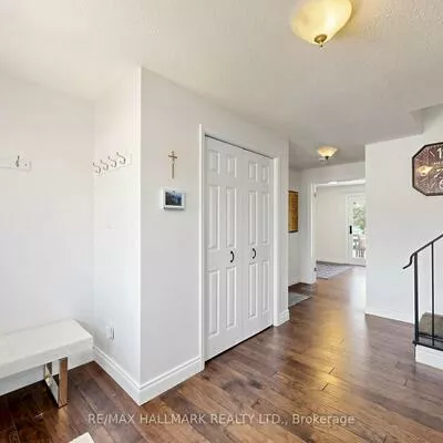 20, Oak, Aurora Village, Aurora