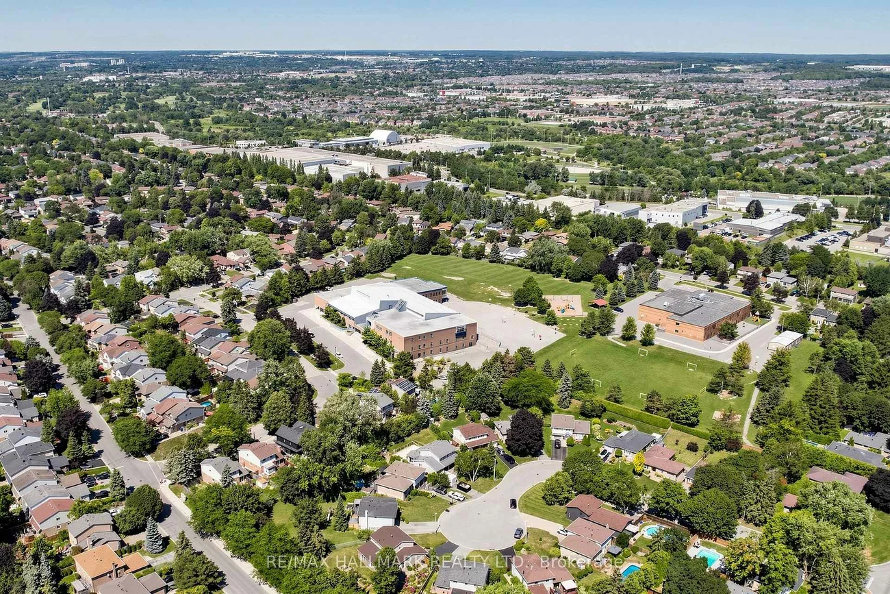 20, Oak, Aurora Village, Aurora