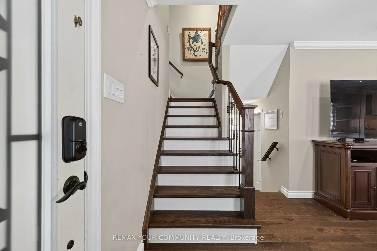 126, Woodroof, Bayview Wellington, Aurora