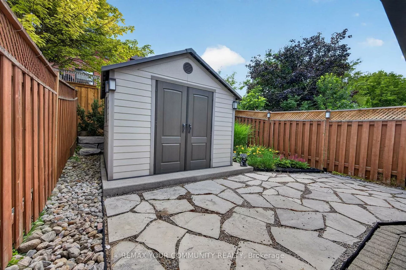 126, Woodroof, Bayview Wellington, Aurora