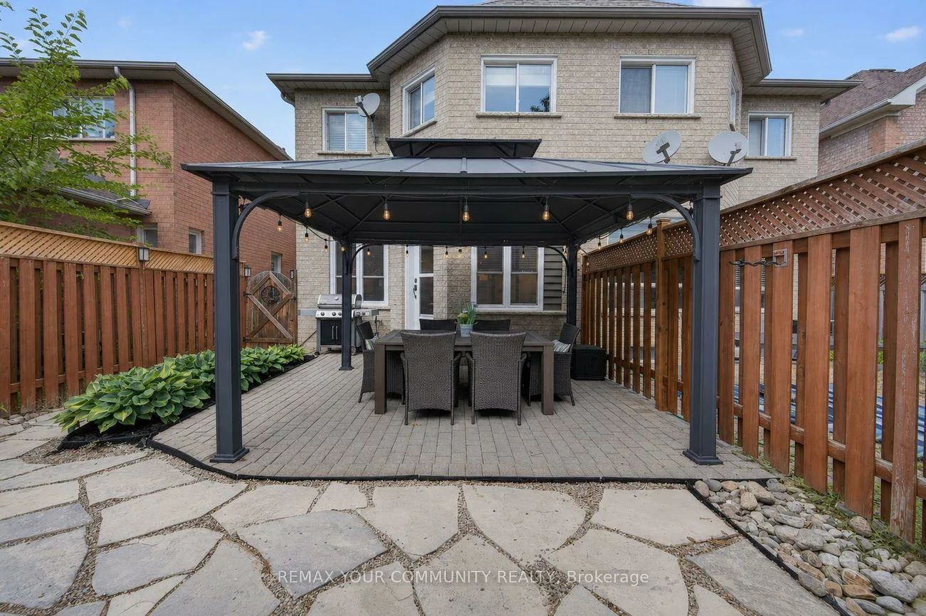 126, Woodroof, Bayview Wellington, Aurora