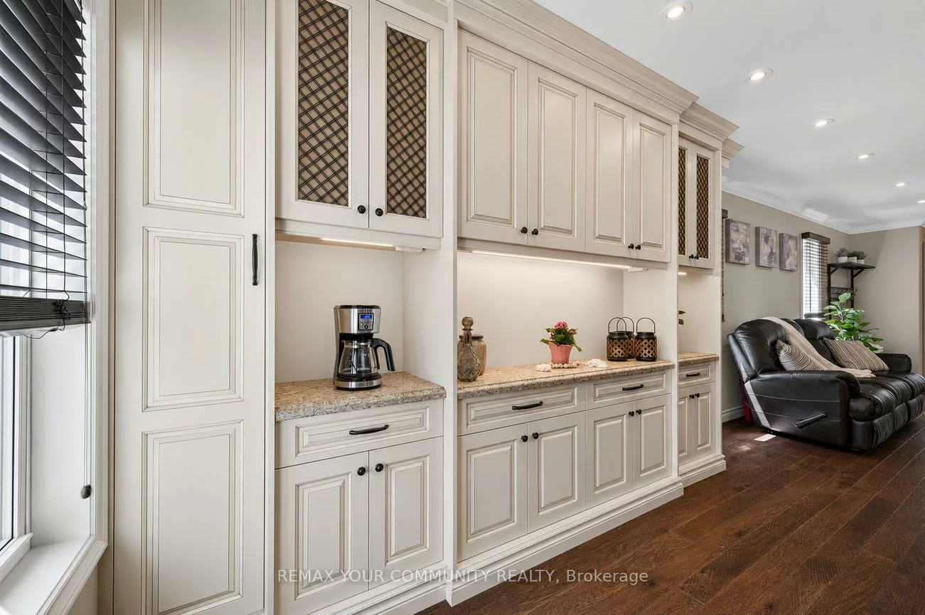 126, Woodroof, Bayview Wellington, Aurora