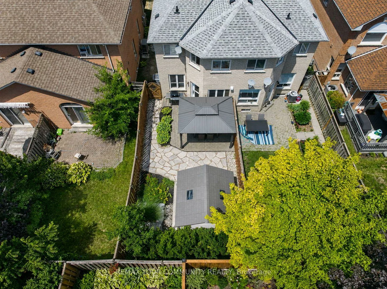 126, Woodroof, Bayview Wellington, Aurora