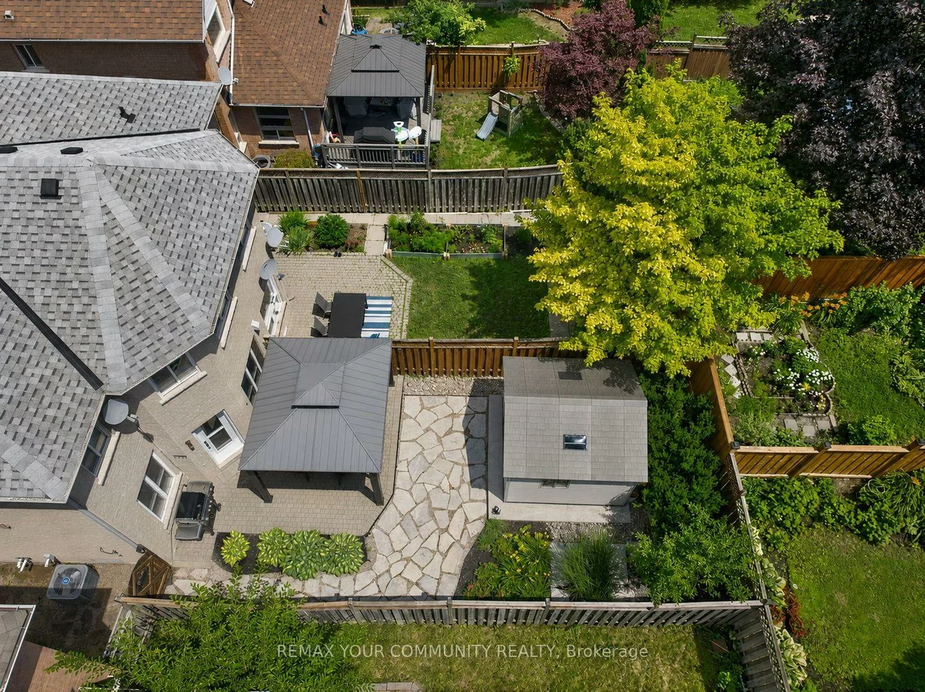 126, Woodroof, Bayview Wellington, Aurora