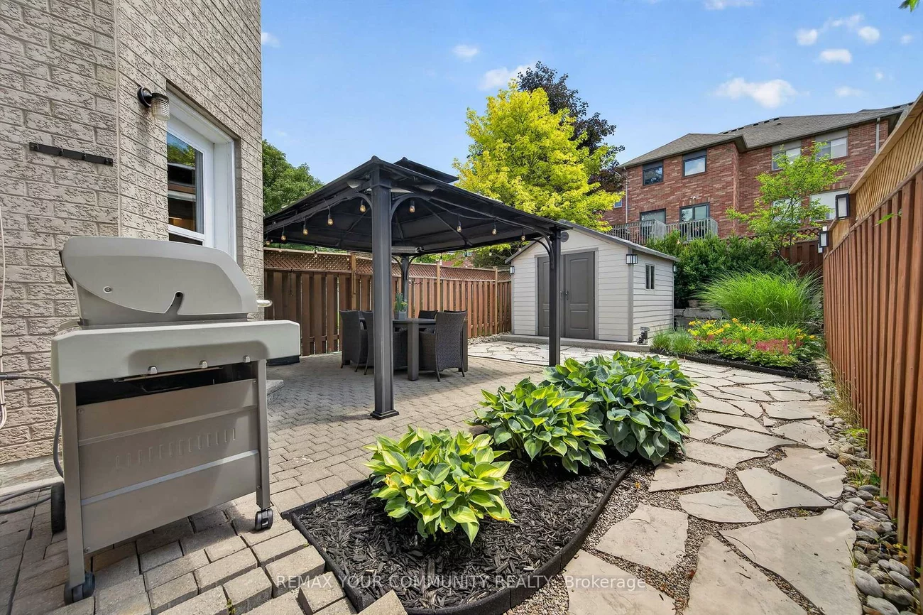 126, Woodroof, Bayview Wellington, Aurora