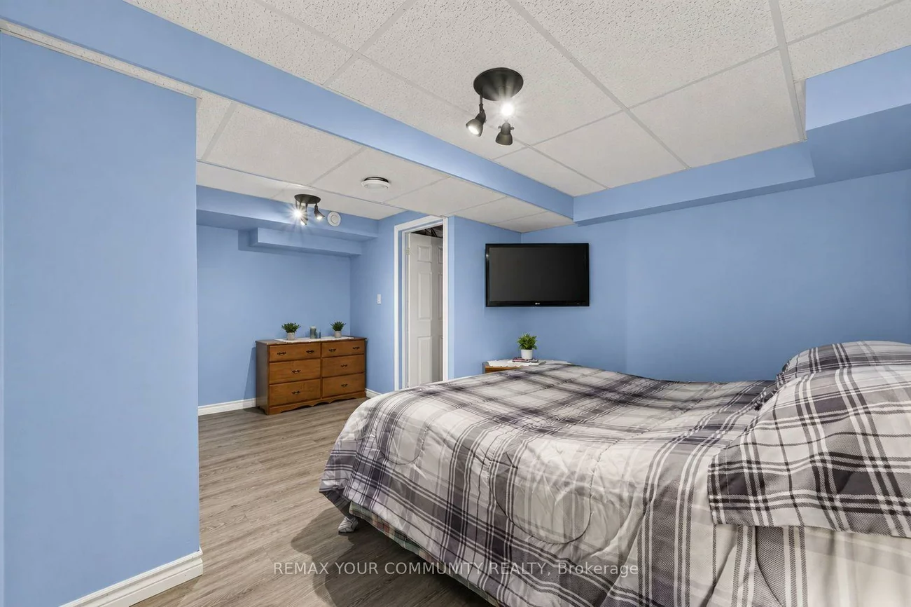 126, Woodroof, Bayview Wellington, Aurora