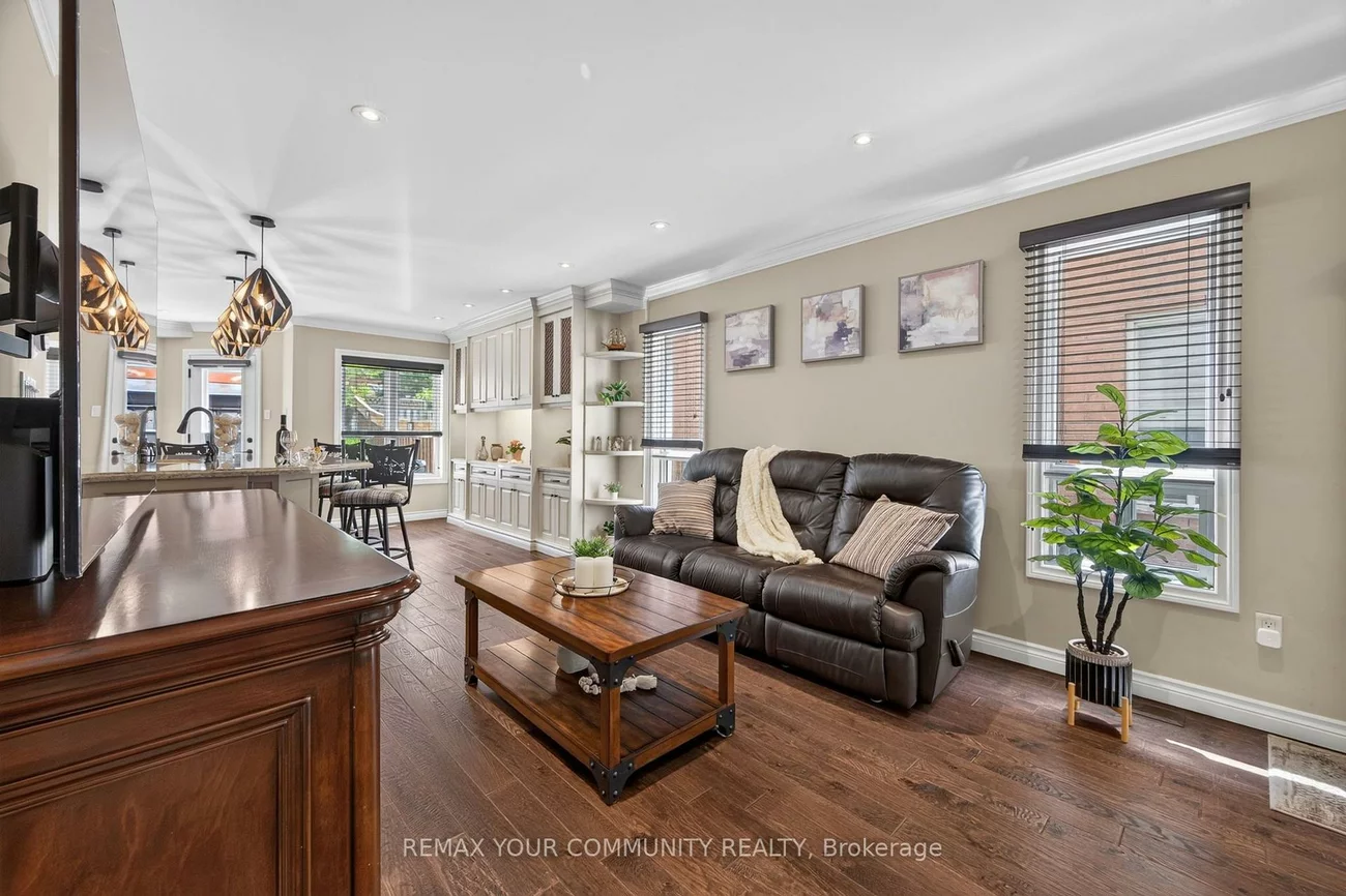126, Woodroof, Bayview Wellington, Aurora