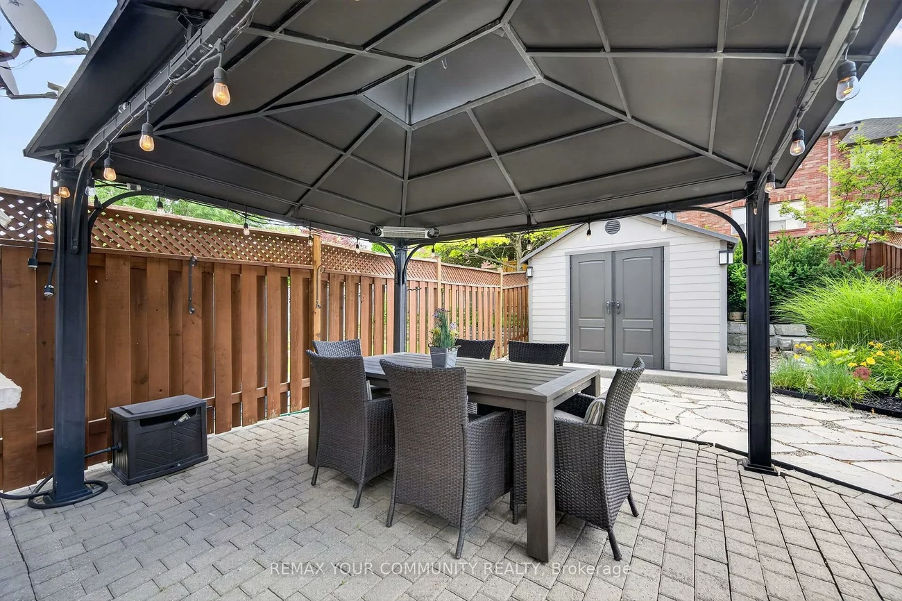 126, Woodroof, Bayview Wellington, Aurora