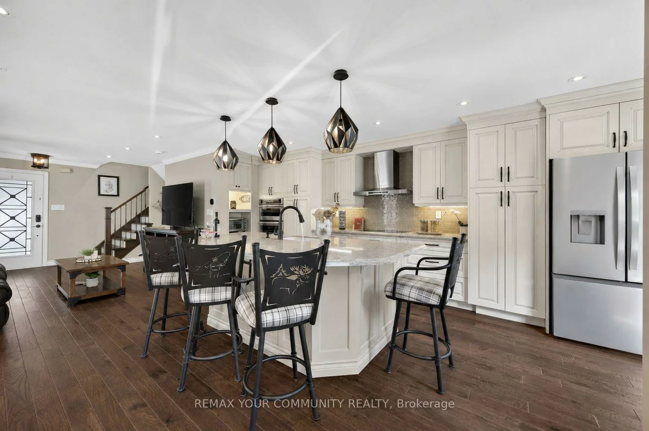 126, Woodroof, Bayview Wellington, Aurora
