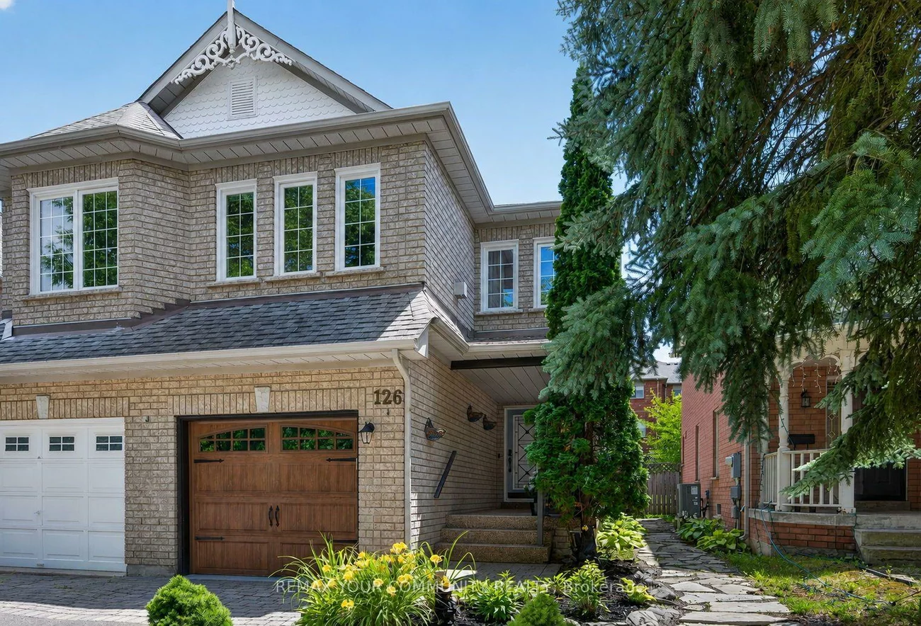 126, Woodroof, Bayview Wellington, Aurora