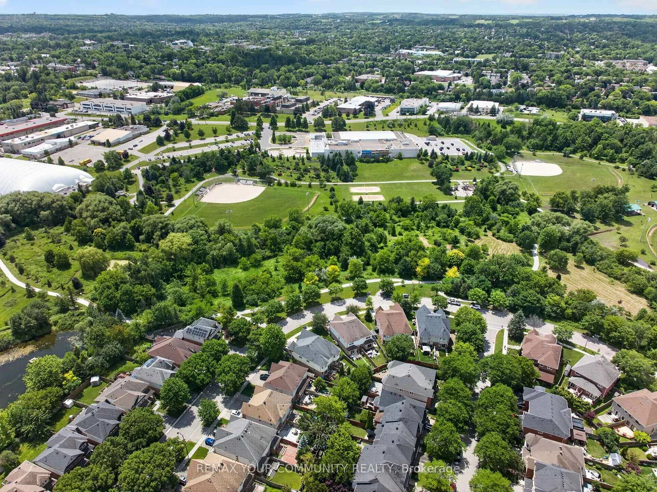 126, Woodroof, Bayview Wellington, Aurora