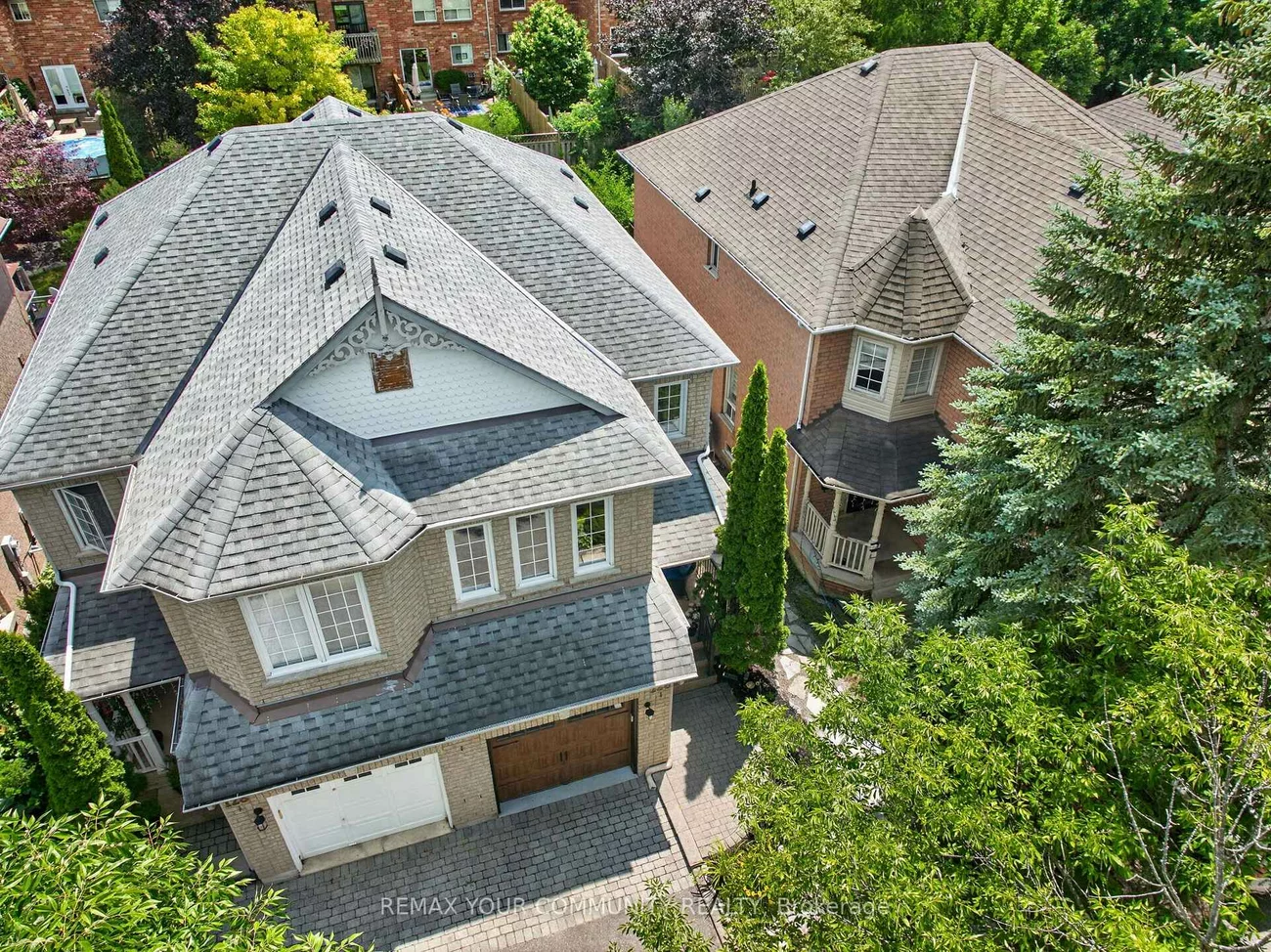 126, Woodroof, Bayview Wellington, Aurora