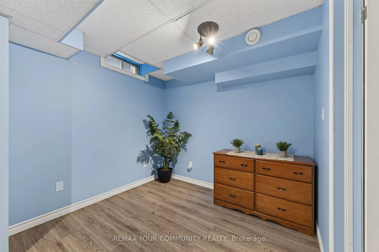 126, Woodroof, Bayview Wellington, Aurora