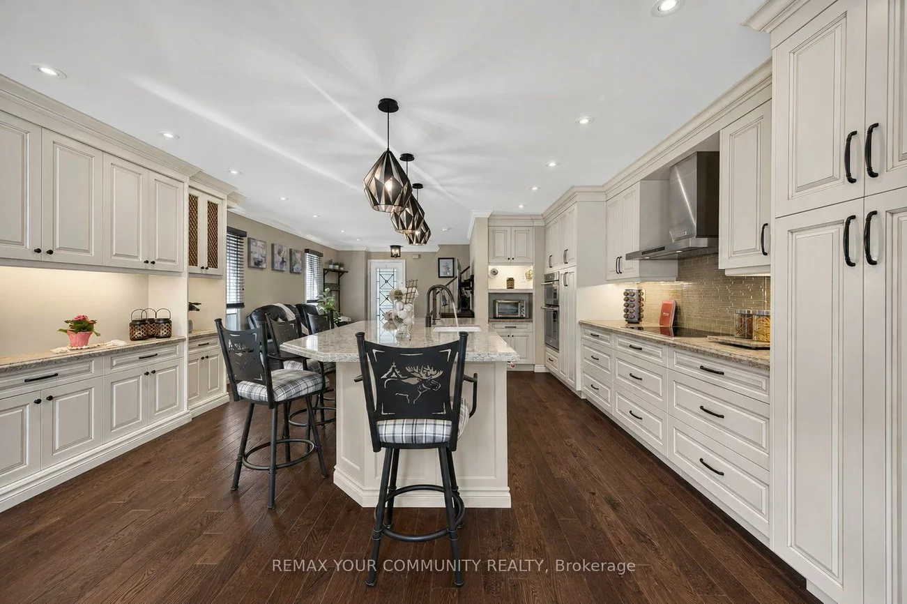 126, Woodroof, Bayview Wellington, Aurora