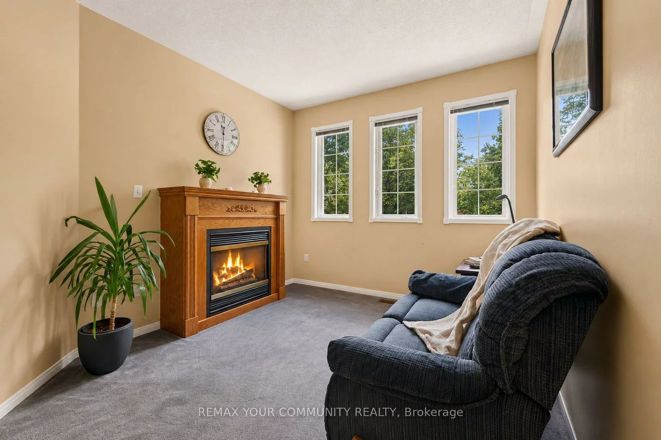 126, Woodroof, Bayview Wellington, Aurora