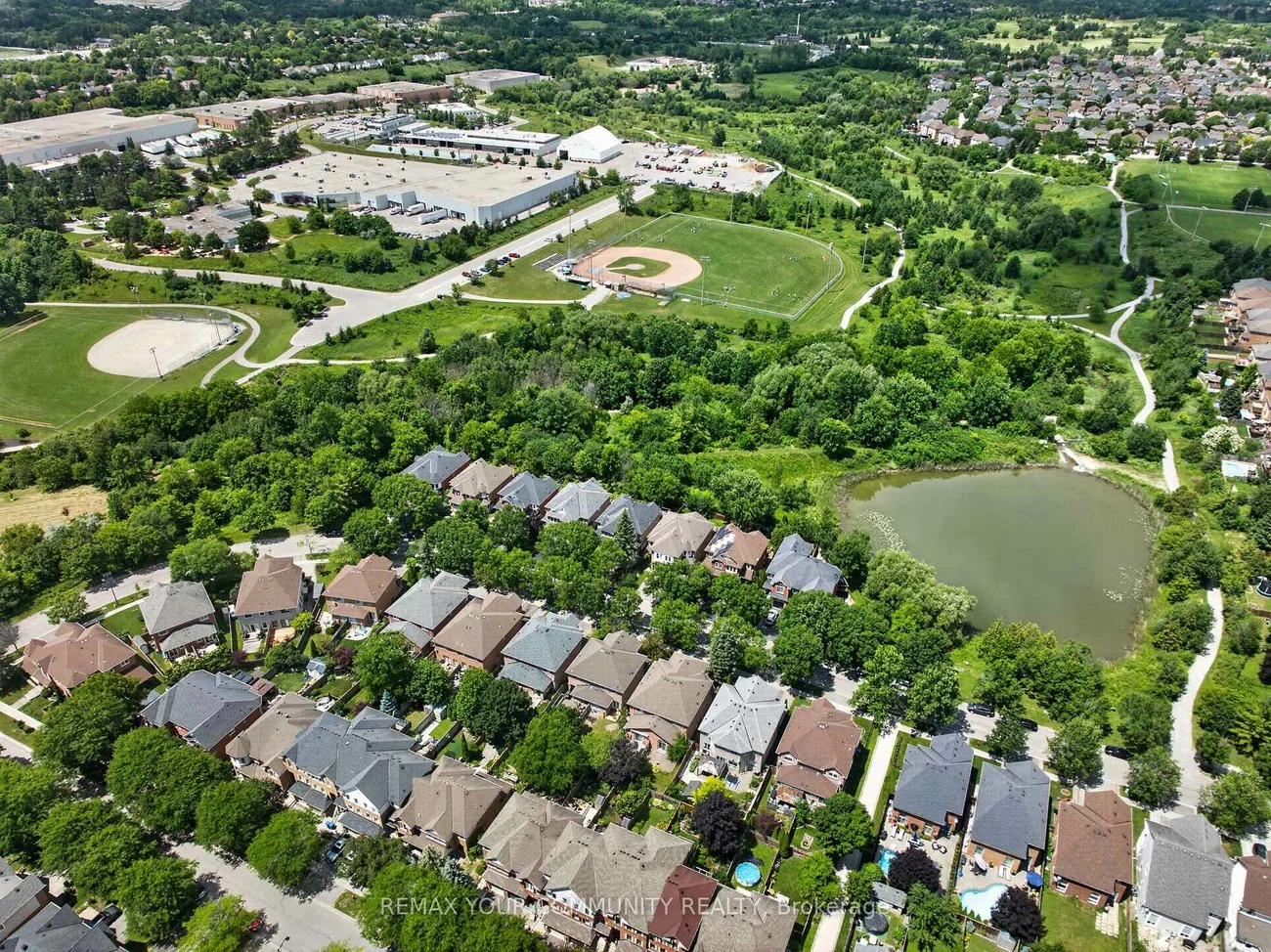 126, Woodroof, Bayview Wellington, Aurora
