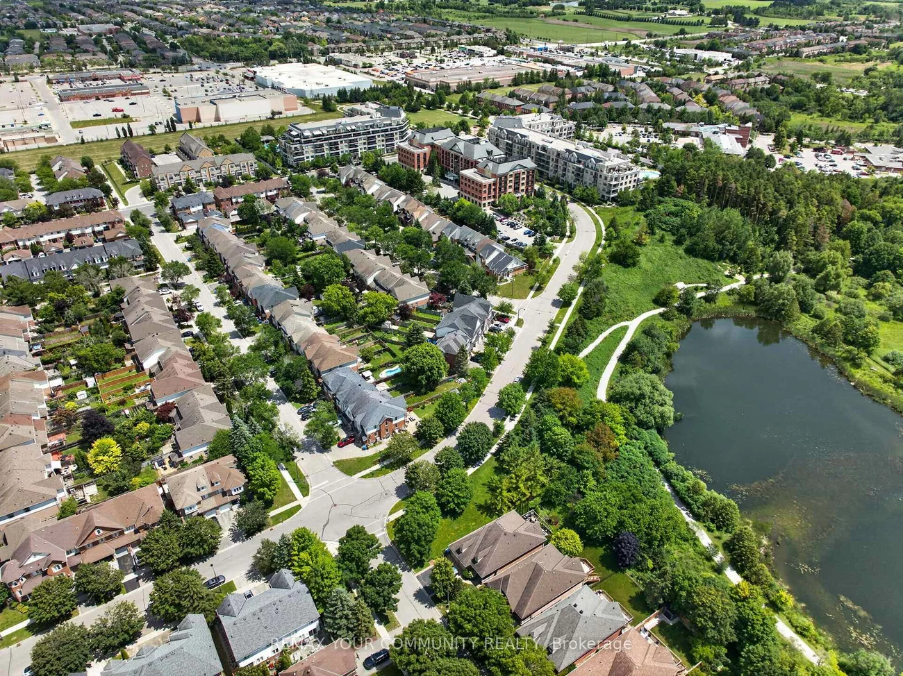 126, Woodroof, Bayview Wellington, Aurora