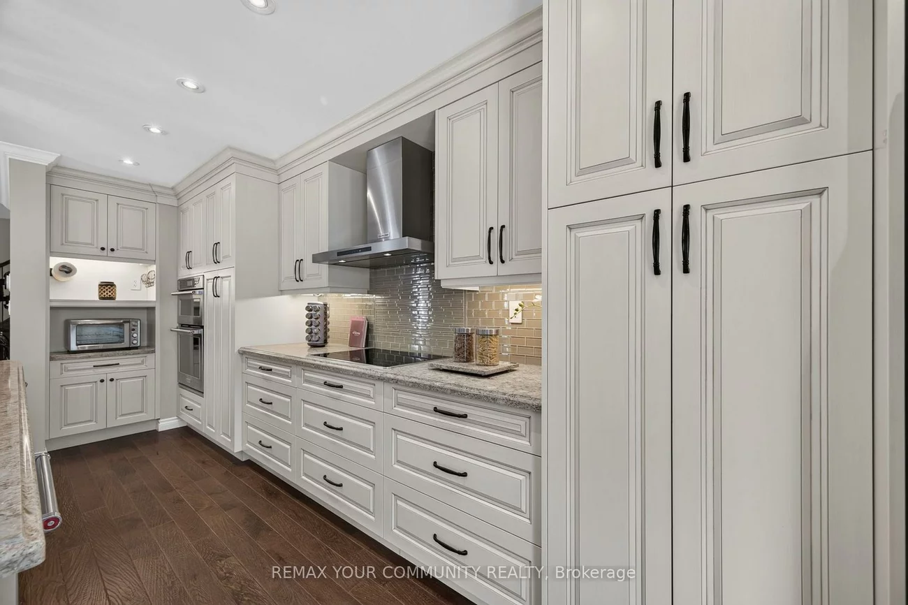 126, Woodroof, Bayview Wellington, Aurora