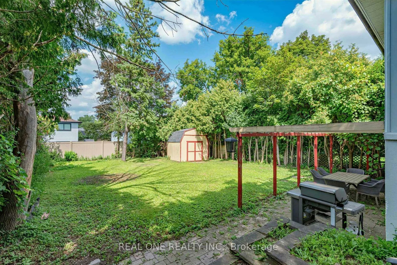 10, Devins, Aurora Heights, Aurora