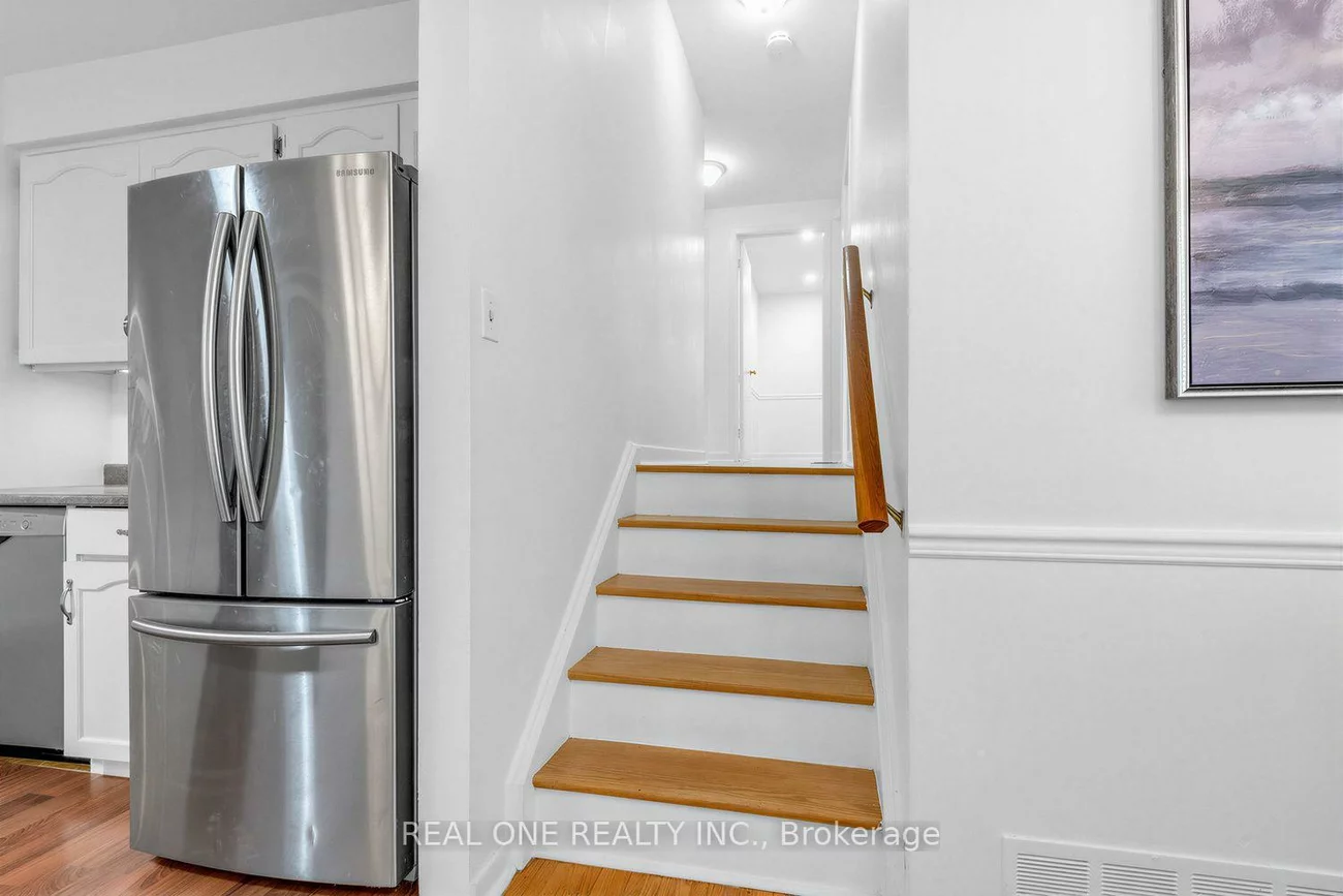 10, Devins, Aurora Heights, Aurora