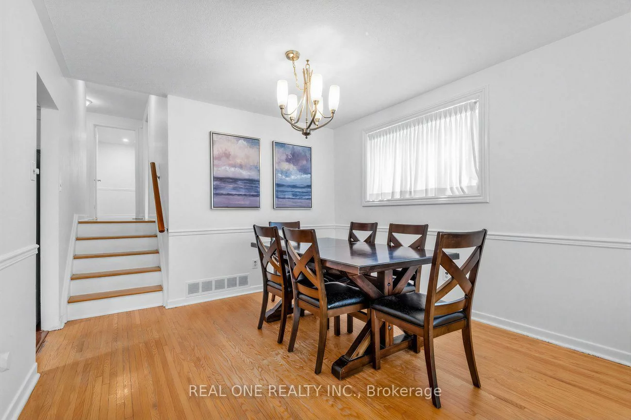 10, Devins, Aurora Heights, Aurora