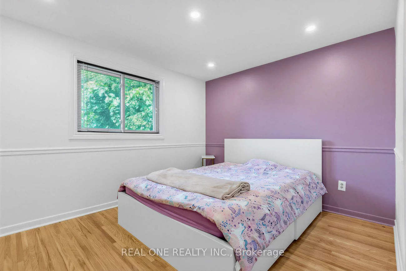 10, Devins, Aurora Heights, Aurora