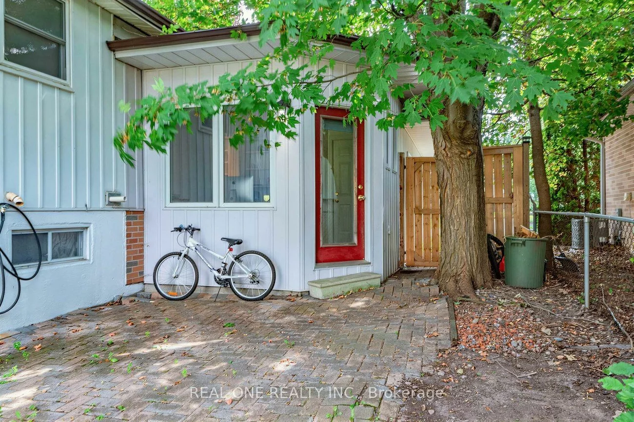 10, Devins, Aurora Heights, Aurora