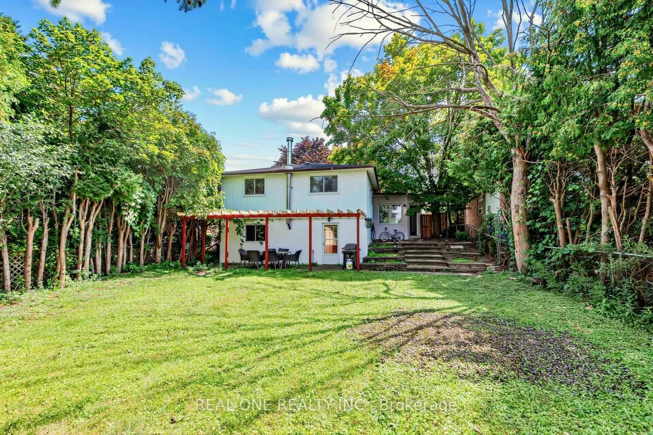 10, Devins, Aurora Heights, Aurora