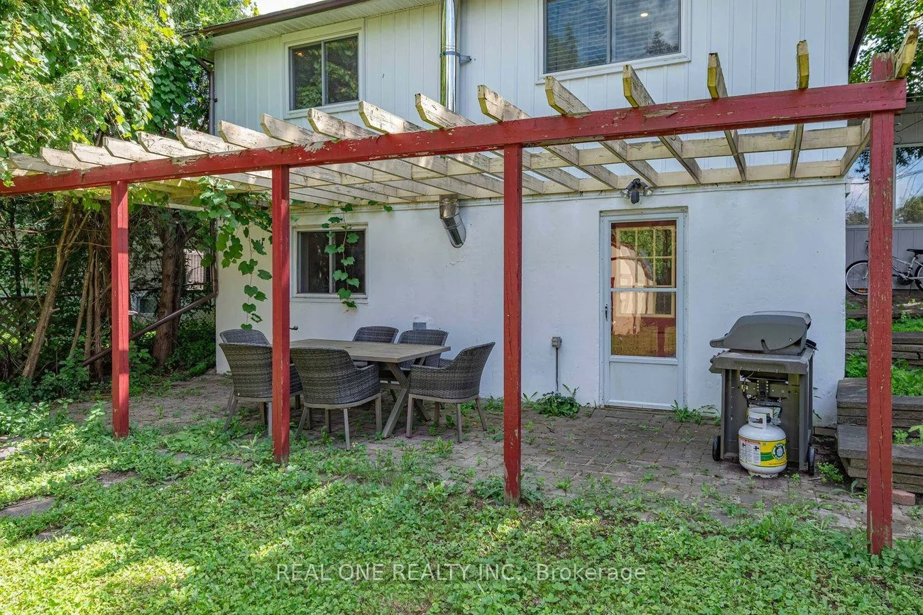10, Devins, Aurora Heights, Aurora
