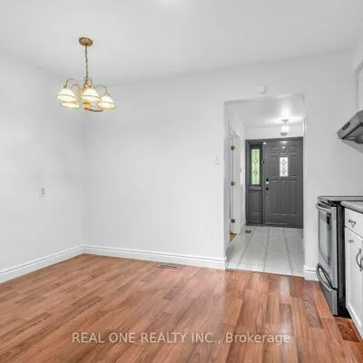 10, Devins, Aurora Heights, Aurora