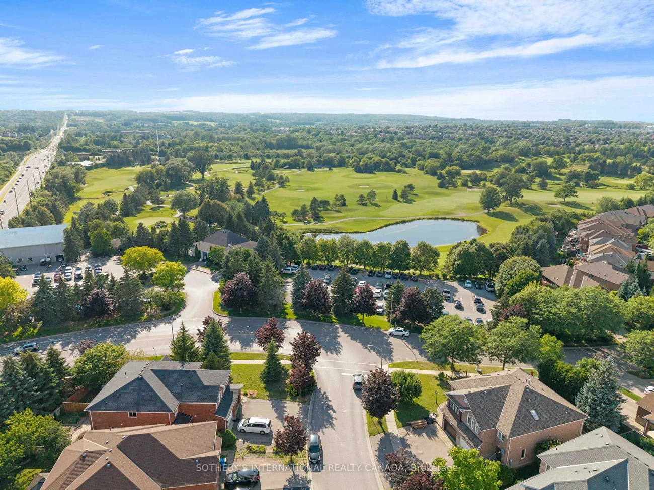 406, Pinnacle, Bayview Wellington, Aurora
