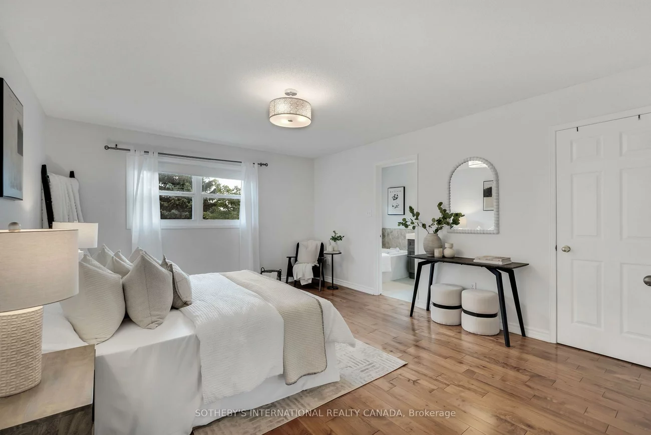 406, Pinnacle, Bayview Wellington, Aurora
