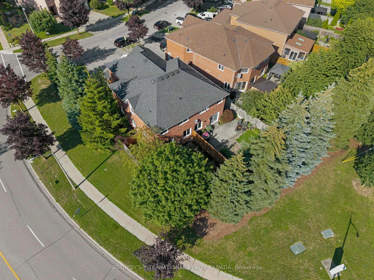 406, Pinnacle, Bayview Wellington, Aurora